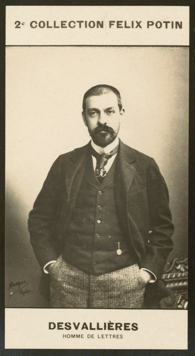 Maurice Desvallieres, Bogstavernes Mand af European Photographer