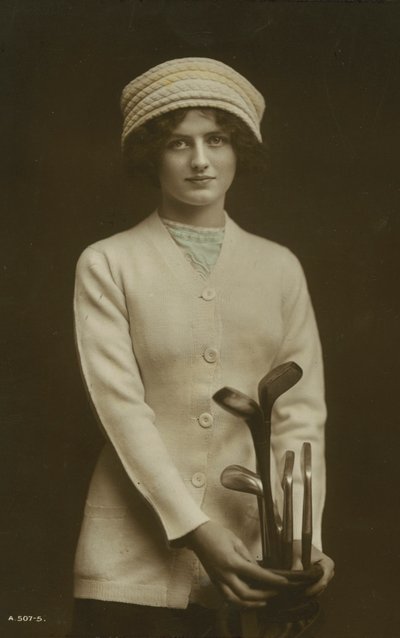 Ung kvinde med golfkøller (foto i farver) af European Photographer