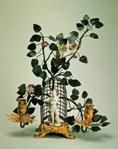 Amor i en have (porcelæn og metal) af European School