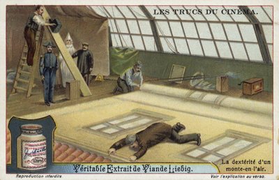 Filming a man climbing a wall  af European School