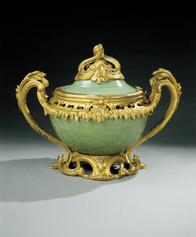 Louis XV pot-pourri vase (ormolu-monteret kinesisk celadon porcelæn) af European School