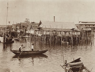 Fiskerhuse på bygget på pæle over vandet, Singapore (s/h foto) af Ewing Galloway