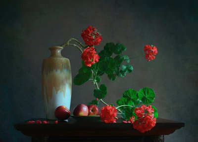 Stilleben med pelargonier og frugt af Fangping Zhou