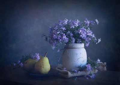 Rustikt blomsterstilleben af Fangping Zhou