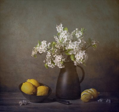 Hvide blomster og citroner af Fangping Zhou