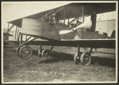 [Mænd i fly] af Fedele Azari