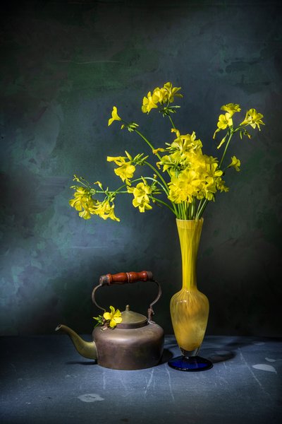 Vintage tekande med gule blomster af Felice Angelino