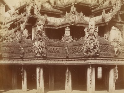Carving in Balcony, Kyaung at Myingyan af Felice Beato