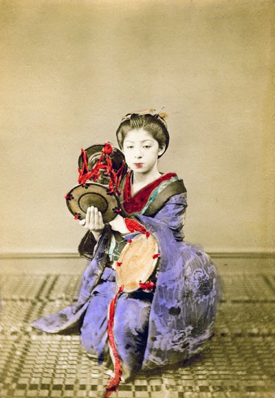 Geisha spiller tsuzumi, Japan, 1882 af Felice Beato