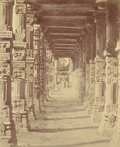 Interiør i det hinduistiske tempel i Kootub af Felice Beato