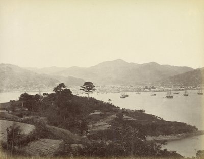 Nagasaki, en udsigt fra bakkerne overfor af Felice Beato
