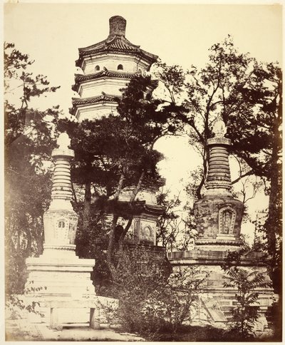 [Pagode oppe på bakken, - Sommerpaladset, Yuen-Ming-Yuen, Peking]. af Felice Beato