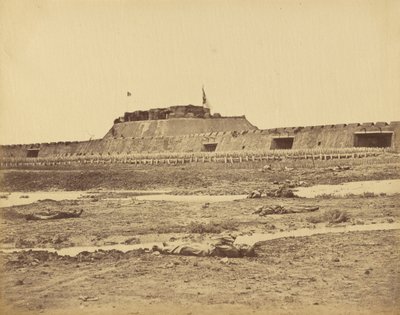Bagsiden af Nordfortet viser den kinesiske hærs tilbagetrækning, 21. august 1860 af Felice Beato