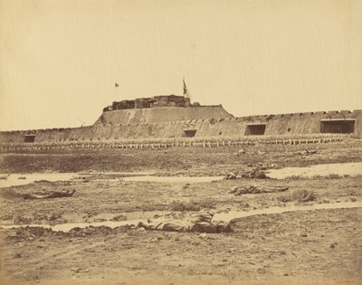 Bag på det nordlige fort, der viser tilbagetrækning af den kinesiske hær, 21. august 1860 af Felice Beato