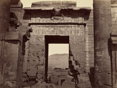 Detaljer af indgangsporten til templet, Medinet Habu af Félix Bonfils