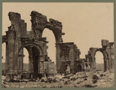 Indgang til The Great Colonnade, Palmyra, ca. 1875 (albumin print) af Félix Bonfils