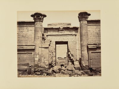 Medinet-Abou. Samlet udsigt over det lille tempel, detalje af døren (Egypten) af Félix Bonfils