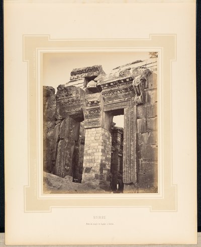 Syrien: Porten til Jupitertemplet i Baalbek af Félix Bonfils