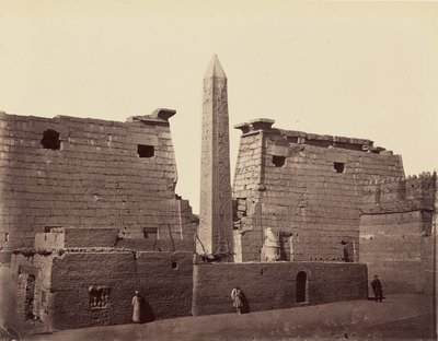 Luxor-templet: obelisk og pylon [Theben] af Félix Bonfils