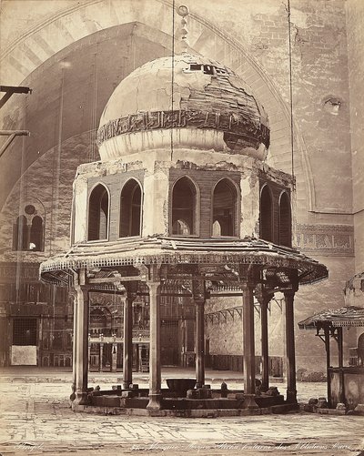 Afvaskningsfontænen i Sultan Hassans moske i Kairo, Egypten af Félix Bonfils