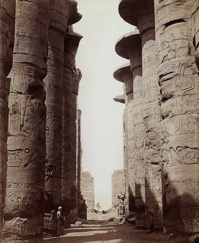 Søjler i hypostilhallen i Amon-Ras store tempel i Karnak, Egypten af Félix Bonfils