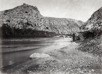 "Nahr el-Kalb" (hundens flod) blandt bjergene i Libanon, nær Beirut, i Palæstina af Félix Bonfils