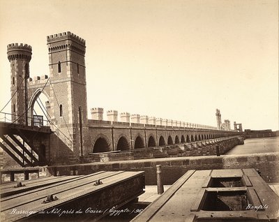 Opdæmningen af Nilen, nær Kairo, Egypten af Félix Bonfils