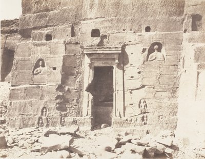 Kardâcy, helligdom, nicher og inskriptioner hugget i stenbrudene, 1851-52, trykt 1853-54. af Félix Teynard