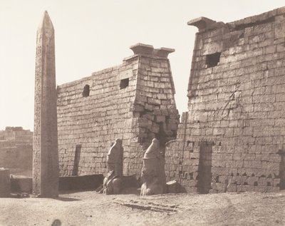 Louksor Theben, Anterior Construction - Pylon, Colossi and Obelisk, 1851-52, trykt 1853-54. af Félix Teynard