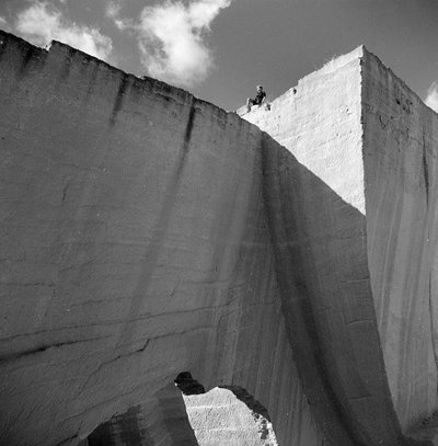 Pozzolan-stenbrud i Agrigento af Fosco Maraini