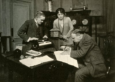 Hornblower overgiver sig, 1920, 1928. af Foulsham and Banfield