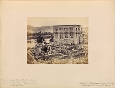 Philæ - Det hypæthrale tempel, der almindeligvis kaldes Faraos seng, og det lille kapel af Francis Bedford