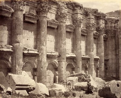 Nordvæggen i det indre af Jupiter-templet, der viser de riflede søjler, Baalbek af Francis Bedford