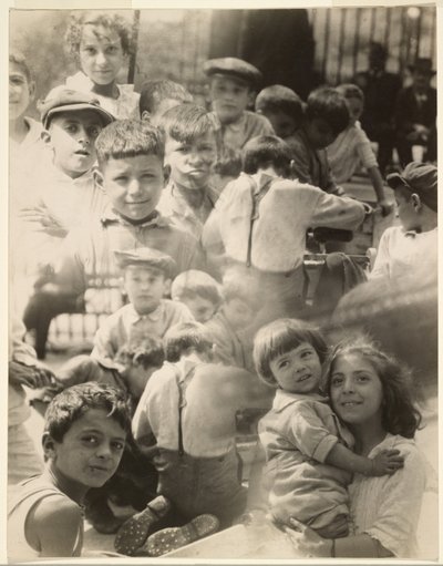 [Fotomontage af børn]. af Francis Bruguière