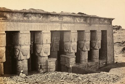 "Egypten og Palæstina": facaden af pronaos fra romertidens tempel dedikeret til gudinden Hathor i Dandara, Øvre Egypten af Francis Frith