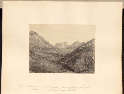 Horeb-bjerget (Sinai), "og bjerget var helt i røg, for Herren steg ned i ild". af Francis Frith