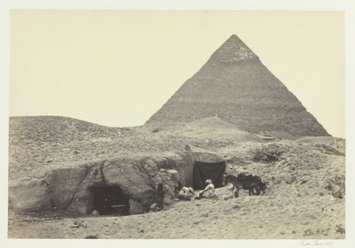 Klippegrave og Belzonis pyramide, Gizeh, 1857. af Francis Frith