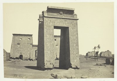 Sculptured Gateway, Karnac, 1857. af Francis Frith