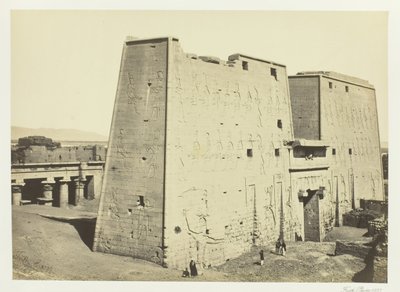 Den store pylon ved Edfou, Øvre Egypten, 1857. af Francis Frith