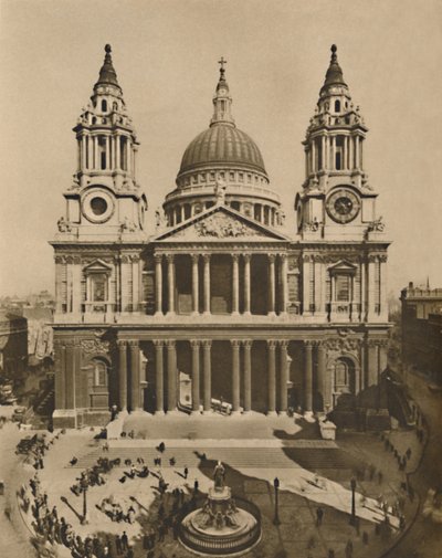 Den store kirke bygget af Wren på stedet for Old St. Pauls, c1935. af Frith and Co