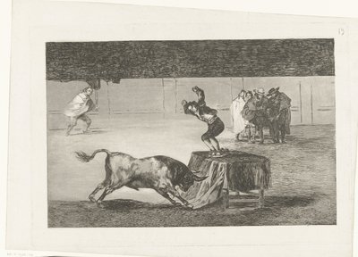 Tyrefægter står på et bord i en arena Otra locura suya og la misma plaza La Tauromaquia (serietitel) Tyrefægtning (serietitel) af Francisco de Goya