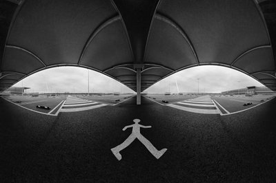 Monokrom parkeringsperspektiv af Francois Casanova