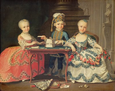 Gruppeportræt af en dreng og to piger, der bygger et korthus med andre spil ved bordet af Francois Hubert Drouais