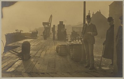 [Docks of Whitby] af Frank Meadow Sutcliffe