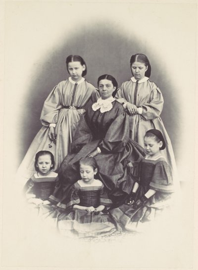 [Portræt af en siddende kvinde omgivet af fem piger, siddende og stående], 1850