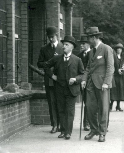 Kongen af Italien, Victor Emmanuel III, besøgte London Zoo i 1924 af Frederick William Bond