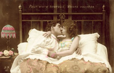 Par kysser i sengen af French Photographer