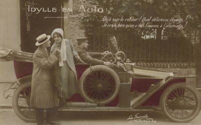 Par med en bil (farvefoto) af French Photographer