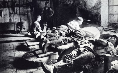 Bestikkere på arbejde i Thiers, slutningen af det 19. århundrede (s/h-foto) af French Photographer
