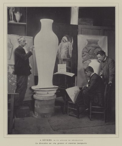 Udsmykningsværksted på Sevres porcelænsfabrik, Frankrig (s/h foto) af French Photographer